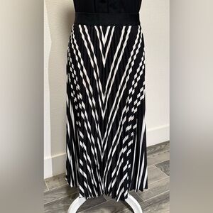 H&M Black and White Chevron Maxi Skirt